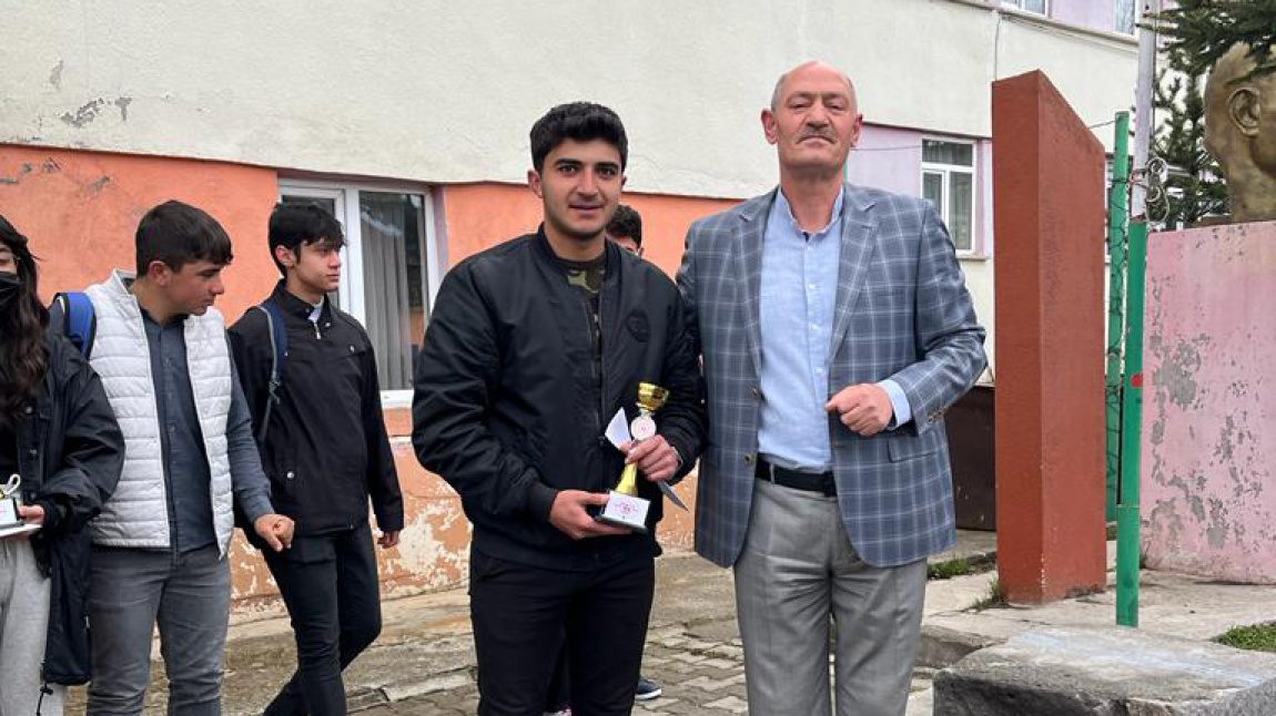 19 Mayıs Atatürk'ü Anma, Gençlik ve Spor Bayramı Kapsamında Düzenlenen Yarışmalarda Ödül Alan Öğrencilerimiz